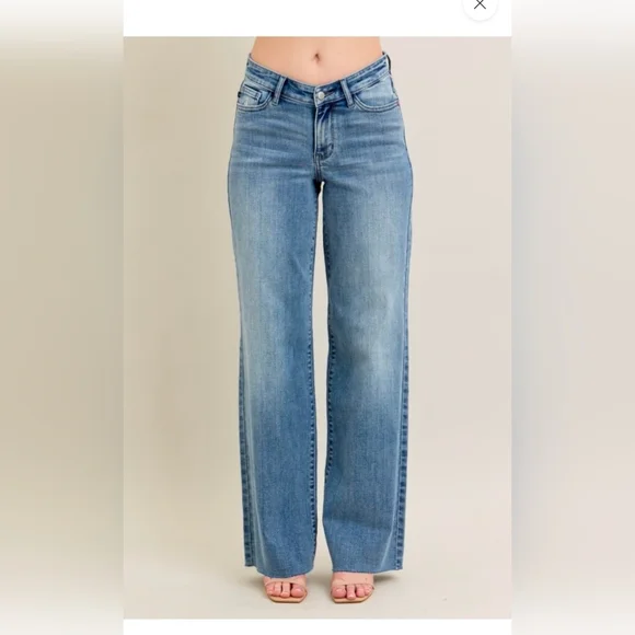 Size 5! NWTs, Judy Blue V-Front Straight Leg Baggy Fit, Raw Hem. - Picture 1 of 9